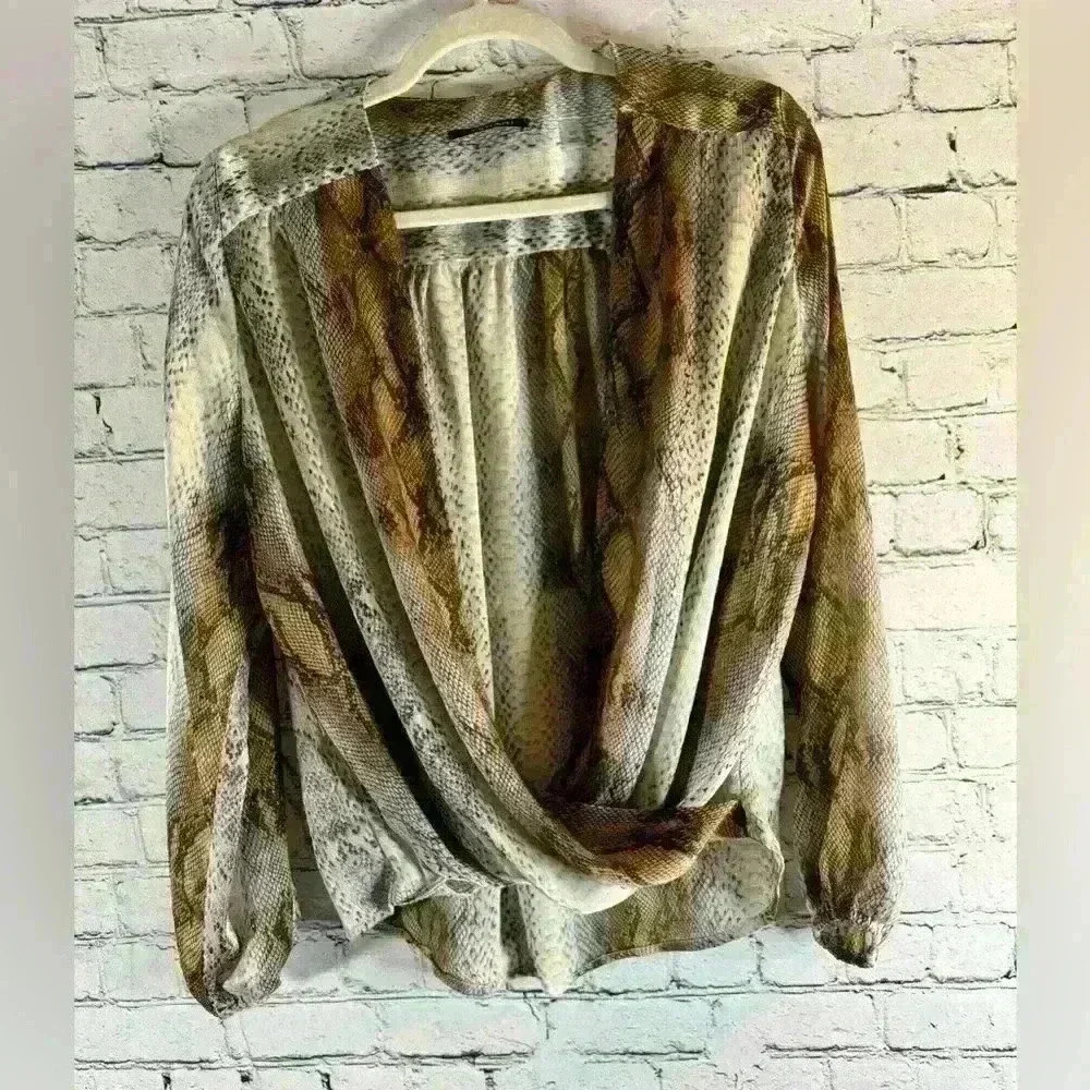 T Tahari wrap snake print long sleeve womens blouse. Size S/P. NWOT